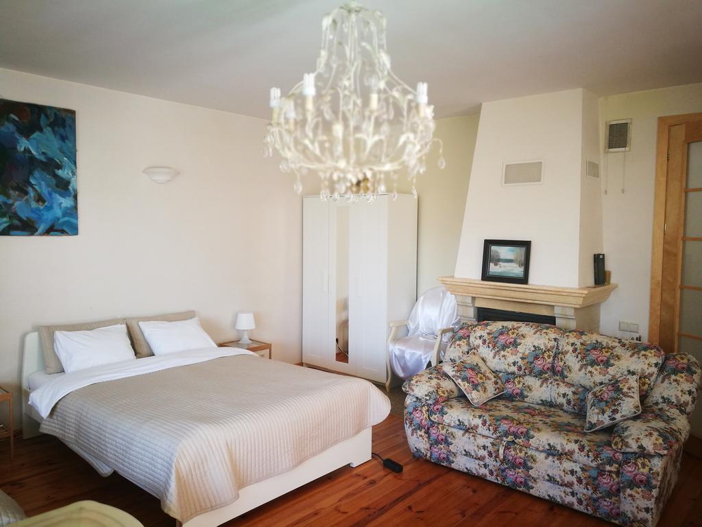 Irena Family House Hotell VNO Exteriör bild